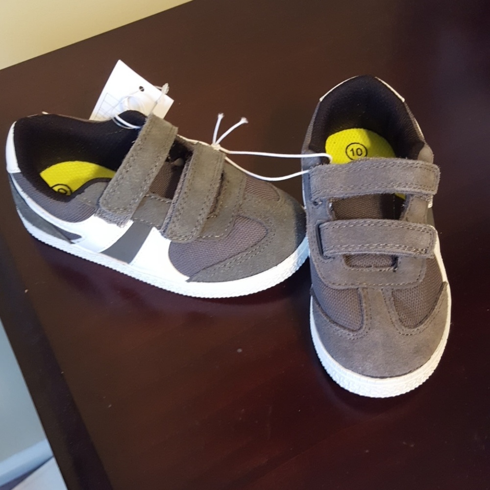 NWT Boys sneakers
